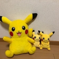 ピカチュウぬいぐるみ