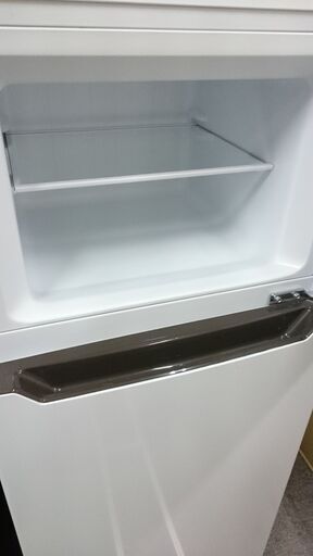 (2023.10.07お買い上げありがとうございます。)（上が冷凍室の）ハイセンス　２ドア冷蔵庫１２０L　２０１９年製　HR-B12C