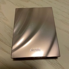 AUBEアイシャドウの画像