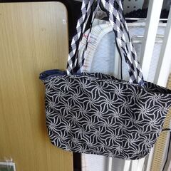 手提げ袋、ペットボトルもれ傘入れも細かく分かれてます