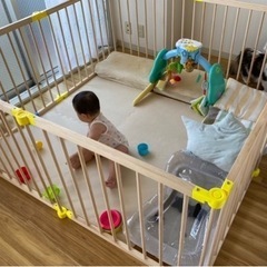 畳める木製　ベビーサークル　8枚セット扉付きの画像