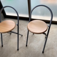 オフィステーブルと椅子の画像