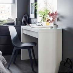 IKEA MALMドレッサー　デスクの画像