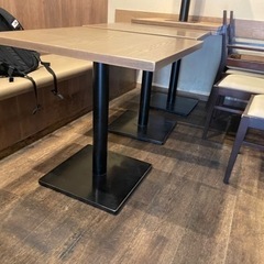 飲食店2人用ダイニングテーブル　あと２台　
