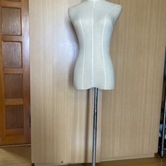 9号トルソーと洋服たくさん
