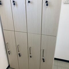 【８人用】4連2段の鍵付きスチールロッカー