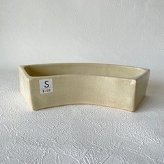 Ｓ： 貫入たっぷりの扇形花器