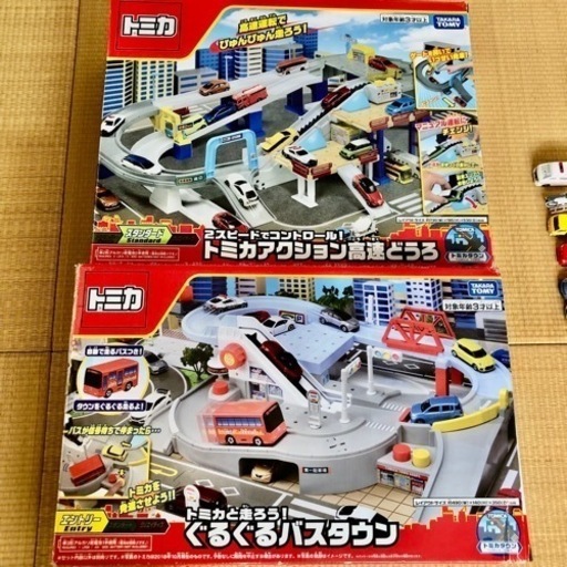 トミカ65台付き！トミカアクション高速どうろ、トミカぐるぐるバスタウン