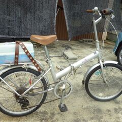 折り畳み自転車　SHIMANO　6段切り替え付き