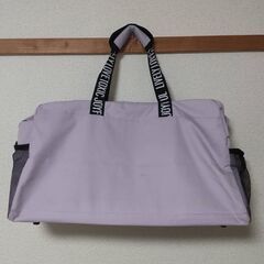 Lovetoxic（ラブトキシック） ボストンバッグ【光の森近辺での取引なら現品確認後のキャンセルOK！】の画像