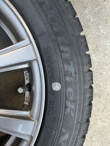 ホイール、ナット付きスタッドレスタイヤ 　205/55R16 910