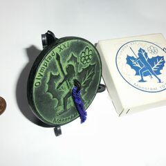 ★Monteal(モントリオール）1976カナダオリンピック組織委員会、当時物、記念メダル、★10円硬貨比較用、箱入り、スタンド付き★お手数をおかけします、プロフィール必読ですの画像