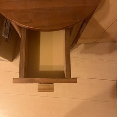 丸テーブルの画像