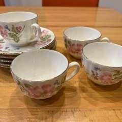 〈新品〉ティーカップ　4点セット