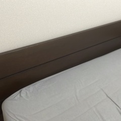 クイーンサイズベッドフレーム　IKEA製