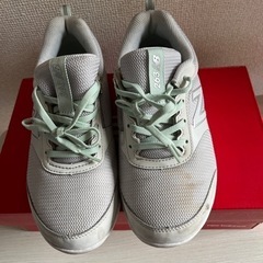 ニューバランス　レディーススニーカー263 ２４cmの画像