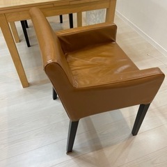 ダイニング椅子2脚セット　IKEA 肘掛け椅子　レザー調オーダーメイドカバー付の画像