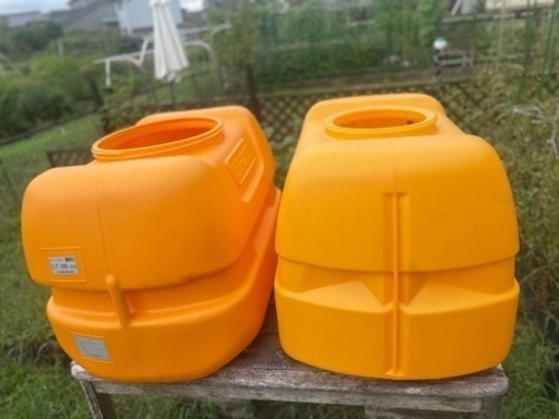 水 タンク ２個 各200 L