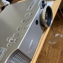 ホームシアタープロジェクター　スクリーンセットの画像