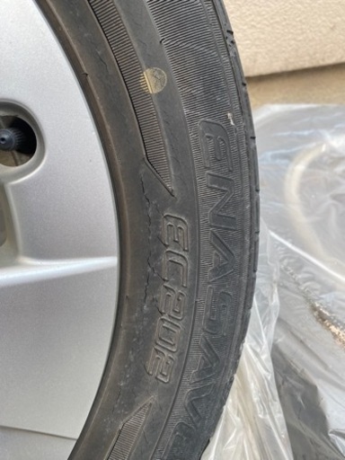 プリウスZW30の純正タイヤホイールカバー付き