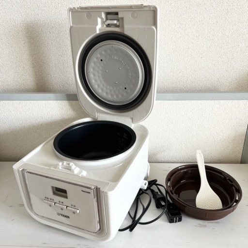 2022年製　炊飯器　タイガー　JAJ-G550（ホワイト）