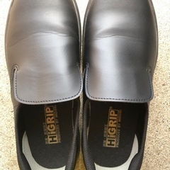 シューズ　黒　25.5㎝