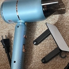 未使用 ★ヘアドライヤー Blu-ray hair care  ブルー  動作OK 軽量 コンパクト  ＊＊除菌 保湿ジェル 500mlを１本サービスの画像