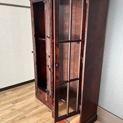高級　ショーケース　本棚　食器棚　棚板も、5枚ずつあります。の画像