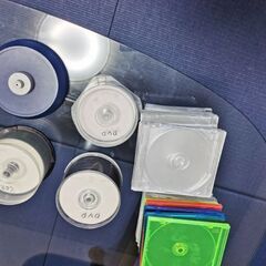 未使用CD35枚、未使用DVD65枚、ケース35枚