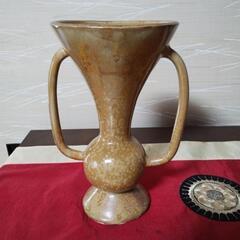 持ち手のついた壺　花瓶