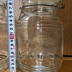 ロゴ入りガラス密封瓶 (同品３個あり)