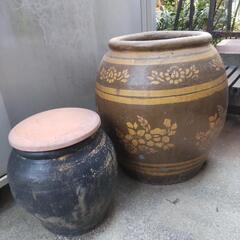 水かめ大小、いろいろの画像
