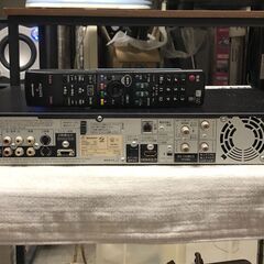 HDD内蔵ブルーレイディスクレコーダー　HDMI接続可　シャープ　AQUOSブルーレイ　BD-HD22　リモコン（GA769PA）付属の画像