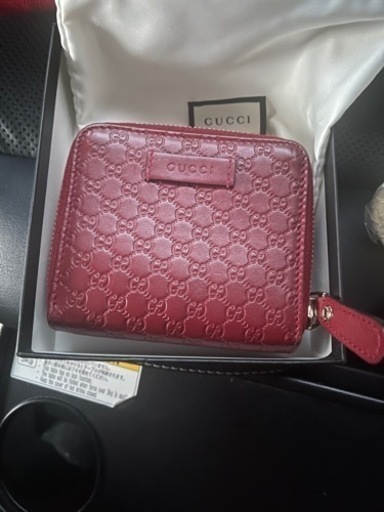 GUCCI 二つ折財布　値段交渉して下さい！