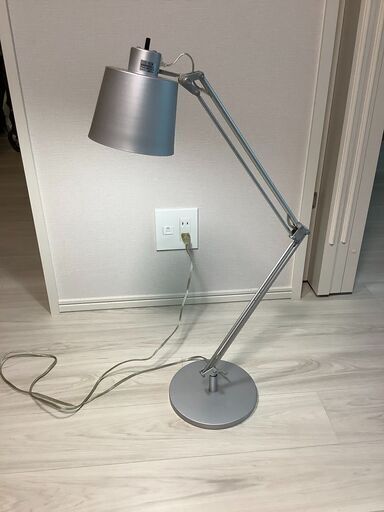 無印良品：アルミ製デスクライト