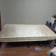 マットレスとベットフレームコンセント付き