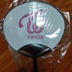 本　うちわ(TWICE)　CD(アルマゲドン)の画像
