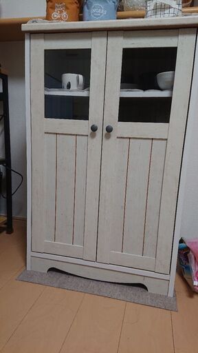 洋風な食器棚