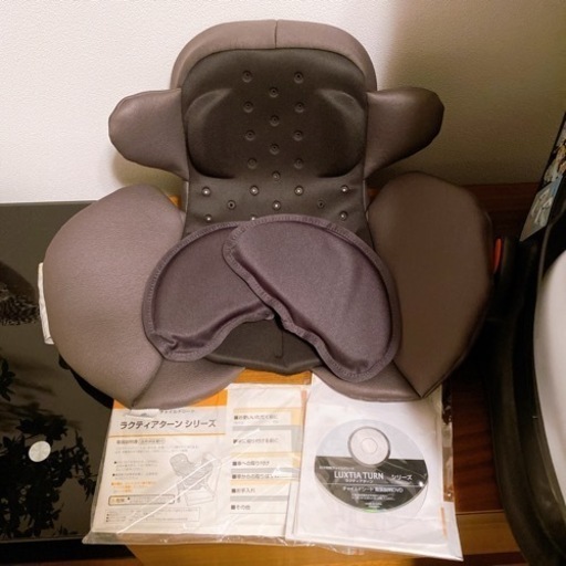 お値下げ中！本日お渡し可能の方4000円引き！コンビ　Combi チャイルドシート　新生児から可能　ラクティアターンシリーズ