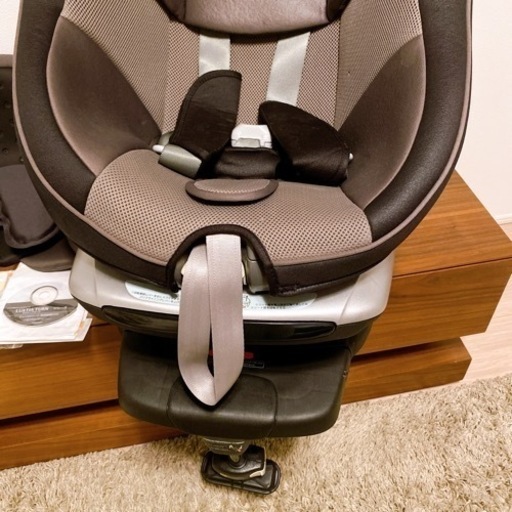 お値下げ　コンビCombi ラクティアターン　新生児　チャイルドシート 新品未使用 Combiコンビラクティアターンチャイルドシート新生児～4歳