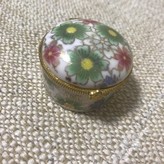 陶器の小物入れ