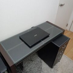 美品・机（PCデスク）・引き出し（キャスター付）・ナイトテーブルの画像