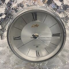 ☆中古￥1,000！HOYA CRYSTAL　家具　卓上時計　置時計　幅約32㎝ｘ高さ24㎝　【BI100】の画像