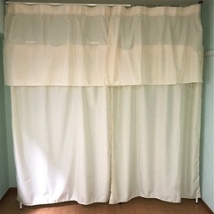 9/25迄に取りに来れる方　突っ張りおしゃれハンガーラック　壁面大収納　上棚&カーテン付きの画像