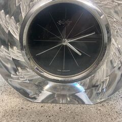 ☆中古￥800！HOYA CRYSTAL　家具　卓上時計　置時計　幅約21㎝ｘ高さ20㎝　【BI102】の画像