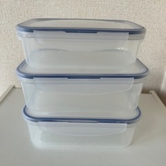 済　タッパー　３つ