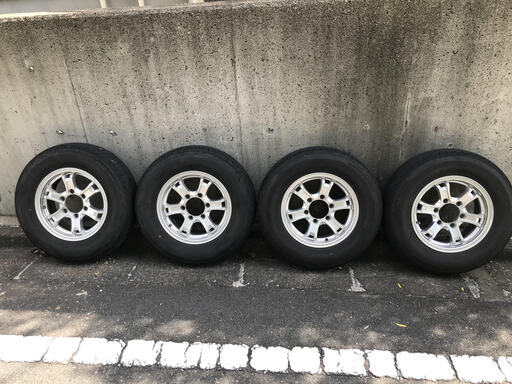 ハイエース アルミホイール4本　ナット付き　タイヤおまけ