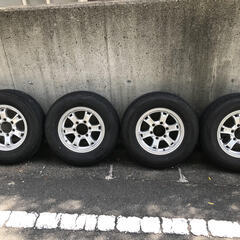 ハイエース アルミホイール4本　ナット付き　タイヤおまけ