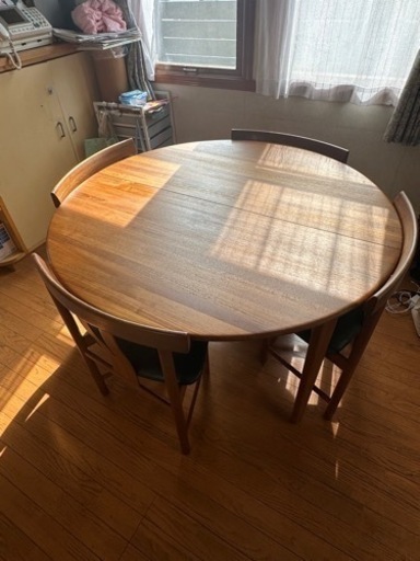 【取引中】天然素材のダイニングテーブルと椅子