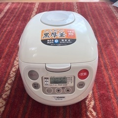 炊飯器5.5合です❗️　象印NS-WF10N